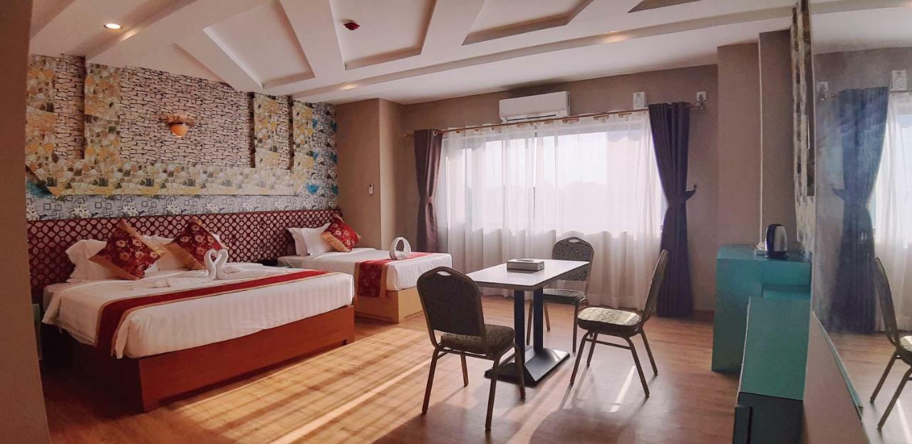 H Plus Hotel Yangon Exterior photo